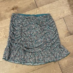 Trendy flirty spring skirt, size medium